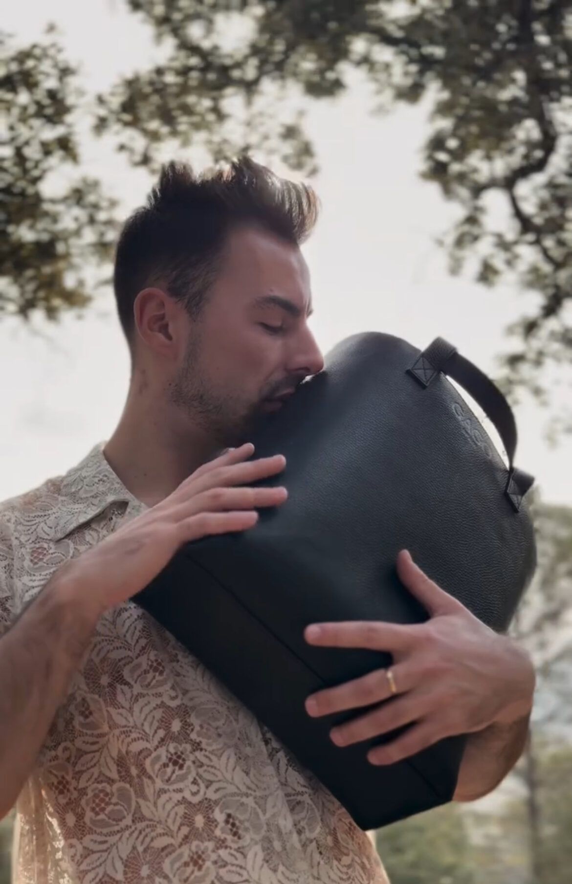 Gago Spain tiene los bolsos que no pueden faltar en tus looks estas navidades 2024 El diseñador Manuel Gago tiene los bolsos que no pueden faltar en tus looks estas navidades - Gastronomía y Moda
