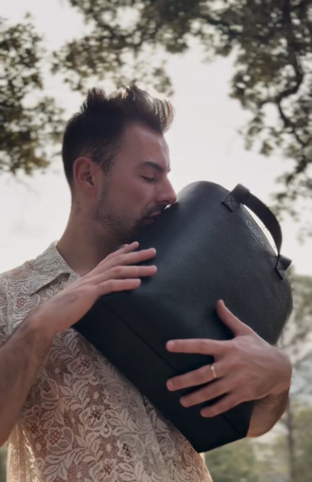 Gago Spain tiene los bolsos que no pueden faltar en tus looks estas navidades 2024 El diseñador Manuel Gago tiene los bolsos que no pueden faltar en tus looks estas navidades - Gastronomía y Moda