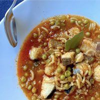 Cazuela de fideos, bacalao y guisantes by Goyo González - Gastronomía y Moda