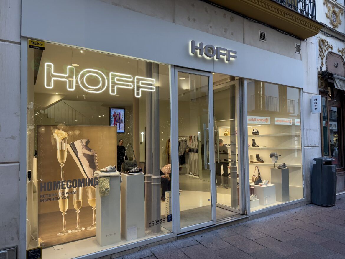 Hoff, las zapatillas que las mujeres llevan hasta con traje - Gastronomía y Moda
