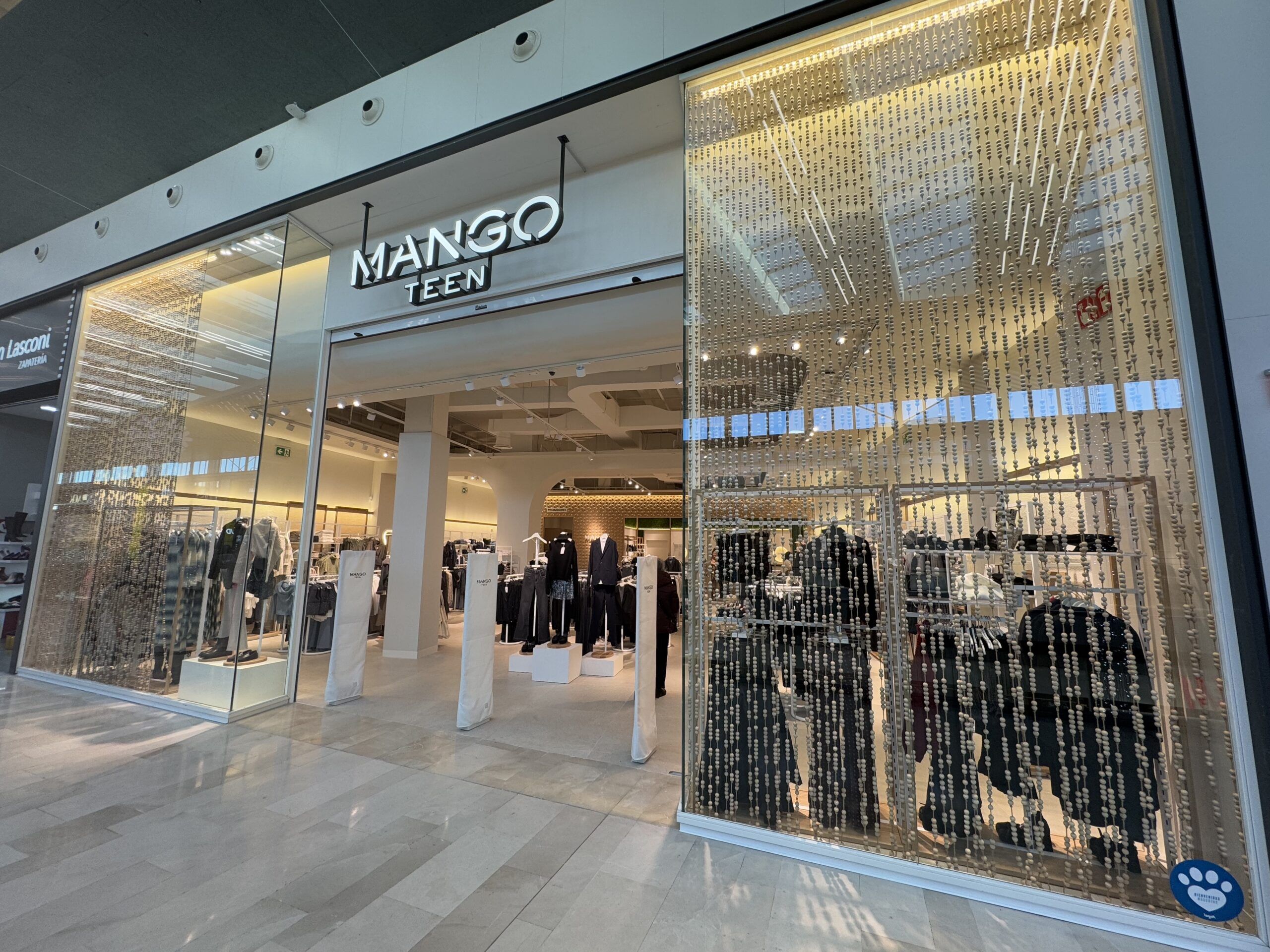 Mango inaugura en Lagoh 'Mango Teen', la línea de moda más juvenil de la reconocida marca de moda española - Gastronomía y Moda