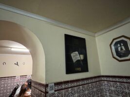 Este es el bar en Cazalla de la Sierra donde encontrarás la famosa ‘torre de papas fritas’ - Gastronomía y Moda
