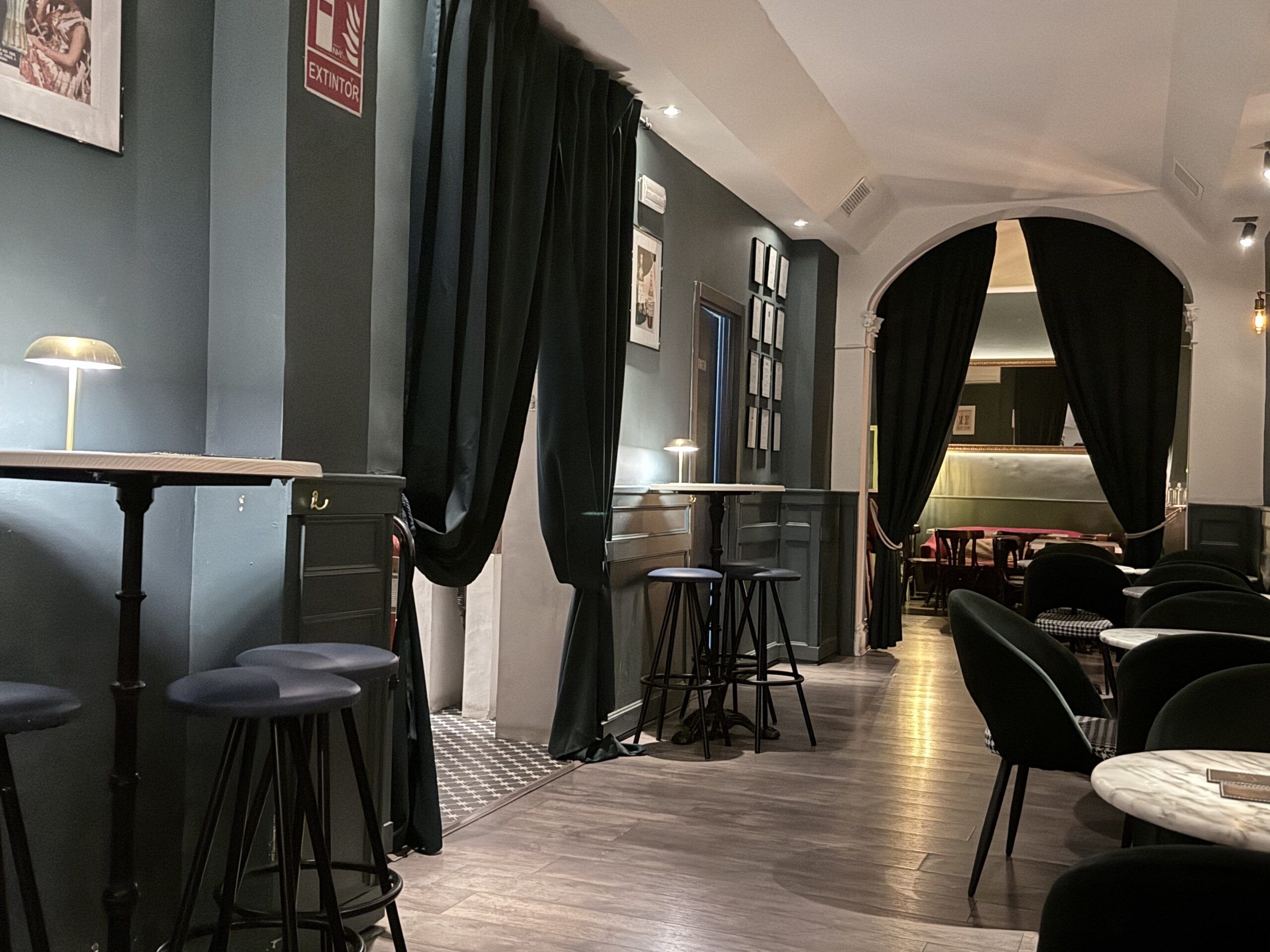 Una noche en Momus, una de las barras más creativas de Madrid - Gastronomía y Moda