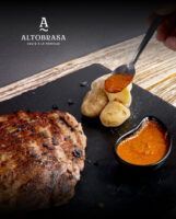 Altobrasa eleva la presa ibérica a la brasa como uno de los grandes referentes gastronómicos de Sevilla - Gastronomía y Moda