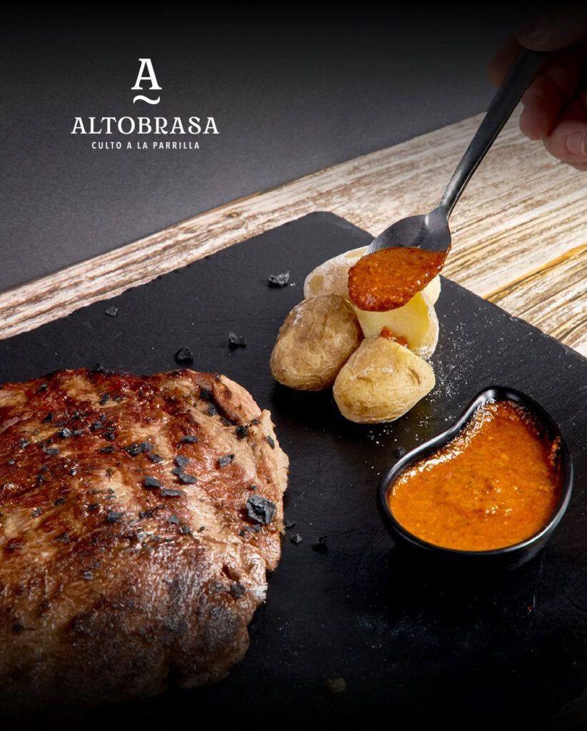 Altobrasa eleva la presa ibérica a la brasa como uno de los grandes referentes gastronómicos de Sevilla - Gastronomía y Moda