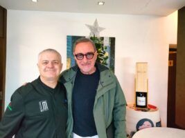 Carlos Herrera visita el Restaurante Matola y comparte una Navidad muy especial en Elche - Gastronomía y Moda