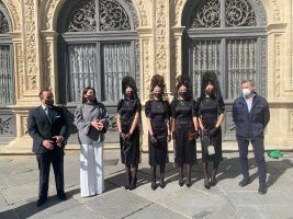 El Ayuntamiento de Sevilla y Doble Erre organizan un conjunto de eventos de promoción de la mantilla - Gastronomía y Moda