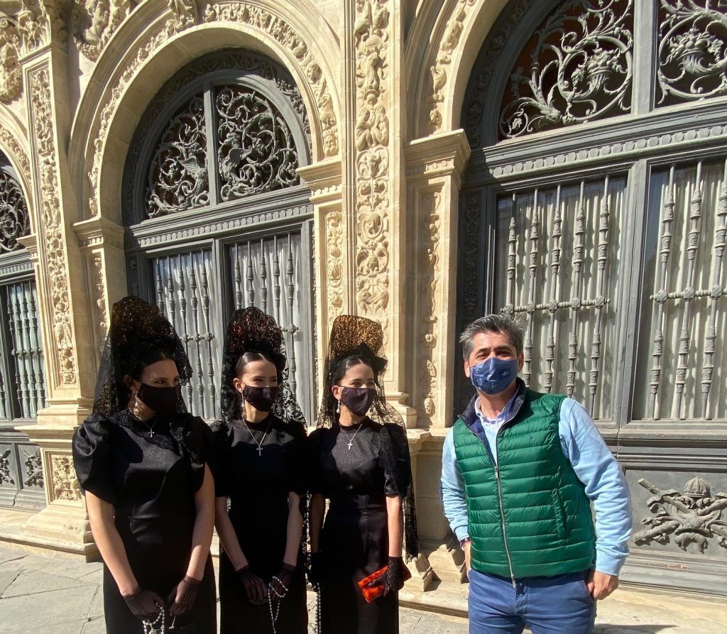 El Ayuntamiento de Sevilla y Doble Erre organizan un conjunto de eventos de promoción de la mantilla - Gastronomía y Moda