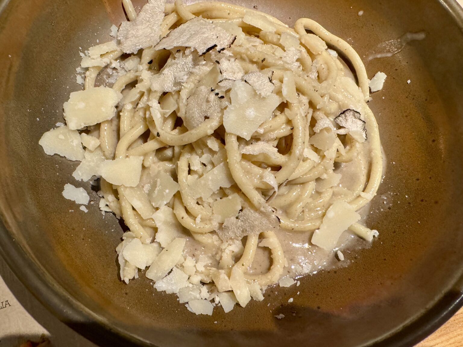El italiano de Sevilla que sorprende con su pasta a la trufa, cannoli siciliani y una terraza perfecta para disfrutar sin prisas - Gastronomía y Moda