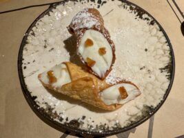 El italiano de Sevilla que sorprende con su pasta a la trufa, cannoli siciliani y una terraza perfecta para disfrutar sin prisas - Gastronomía y Moda