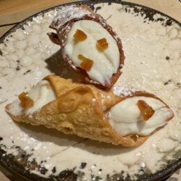 El italiano de Sevilla que sorprende con su pasta a la trufa, cannoli siciliani y una terraza perfecta para disfrutar sin prisas - Gastronomía y Moda