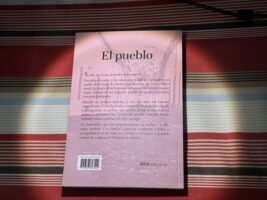 El Pueblo, el libro de Ana Morán que convierte la memoria colectiva en un relato íntimo y universal - Gastronomía y Moda