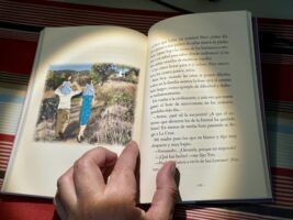 El Pueblo, el libro de Ana Morán que convierte la memoria colectiva en un relato íntimo y universal - Gastronomía y Moda