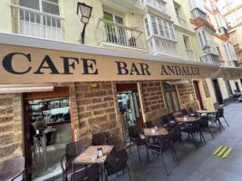 Café Bar Andaluz en Cádiz, donde mandan las tapas clásicas y de toda la vida - Gastronomía y Moda