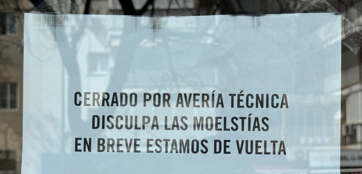 El cartel con "falta de cortesía y formalidad" - Gstronomía y Moda