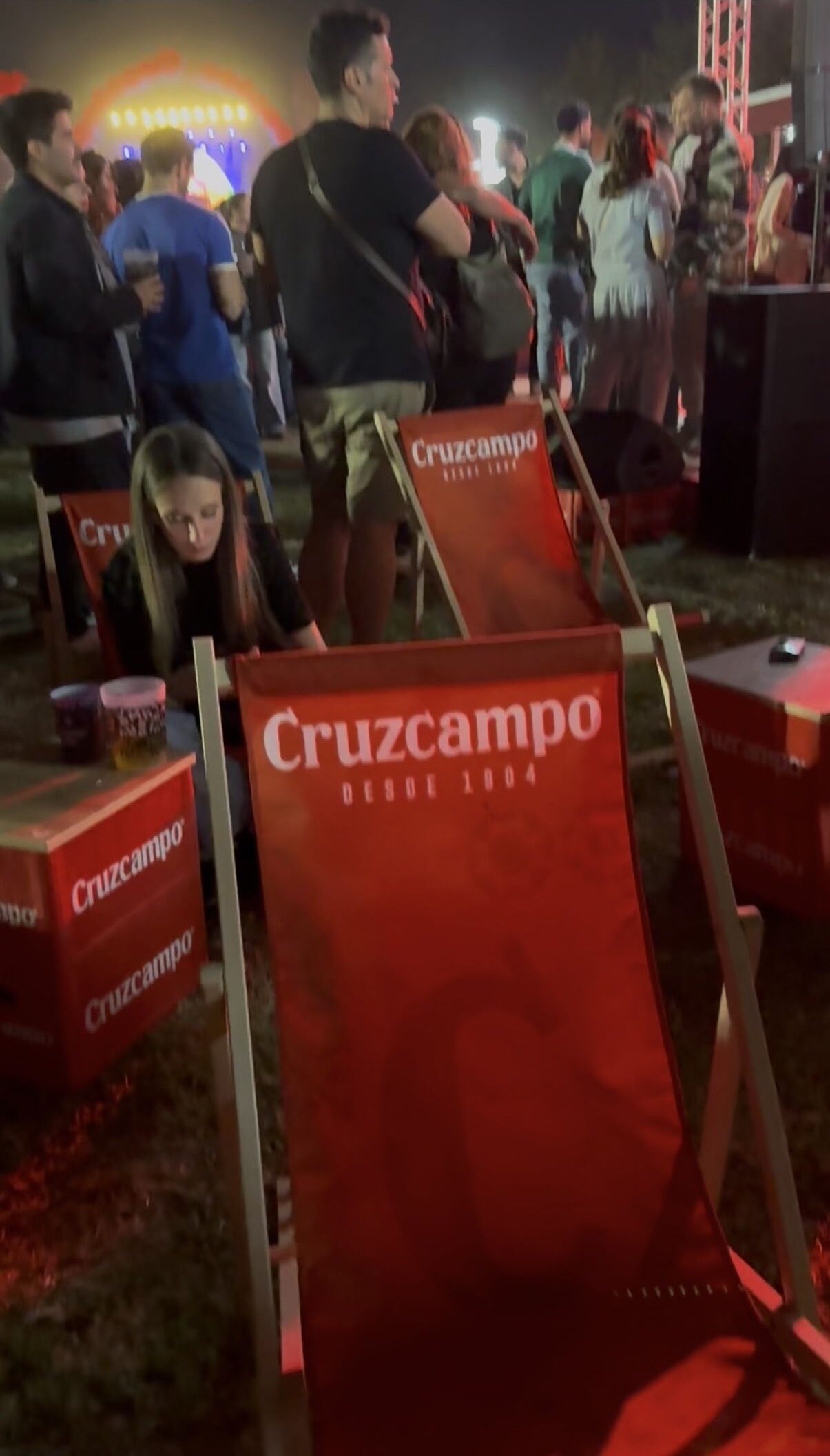 Carmen Avilés irrumpe en Interestelar Sevilla con el Tinglao’ de Cruzcampo - Gastronomía y Moda