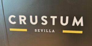 Centro comercial Lagoh: Visita Crustum, la irresistible y 100% firma artesana - Gastronomía y Moda