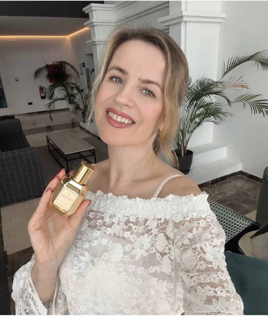 Agne Staugaite apuesta por Gisada Ambassadora, una fragancia que convierte el perfume en una declaración de estilo - Gastronomía y Moda