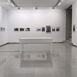 Sevilla antes del relato oficial: la memoria contracultural de Pive Amador toma la Sala Atín Aya - Gastronomía y Moda