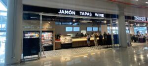 Enrique Tomás refuerza su presencia internacional con una gran apertura en el Aeropuerto de Palma de Mallorca - Gastronomía y Moda