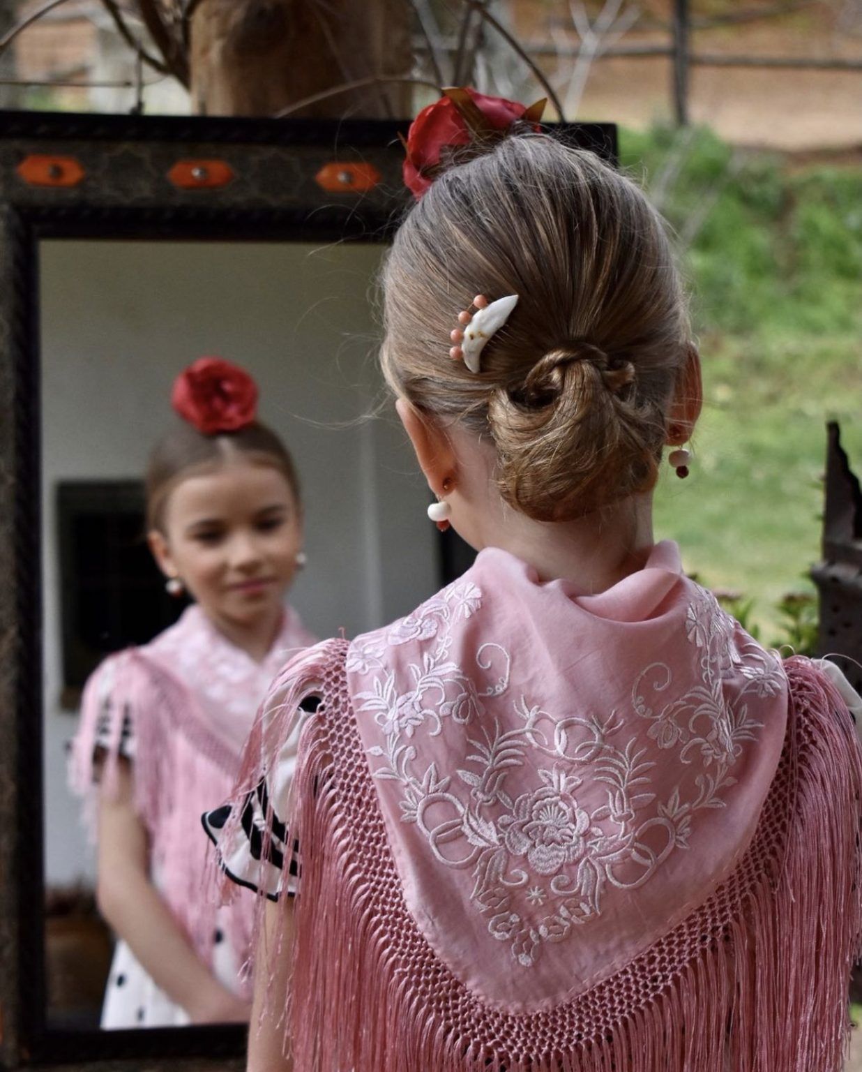 Si te gusta la moda flamenca no te debes perder el showroom de Marta Ovelar - Gastronomía y Moda