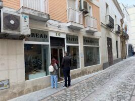Ángel Puchi, el panadero de Coria del Río que marca tendencia inaugura tienda en Sevilla - Gastronomía y Moda