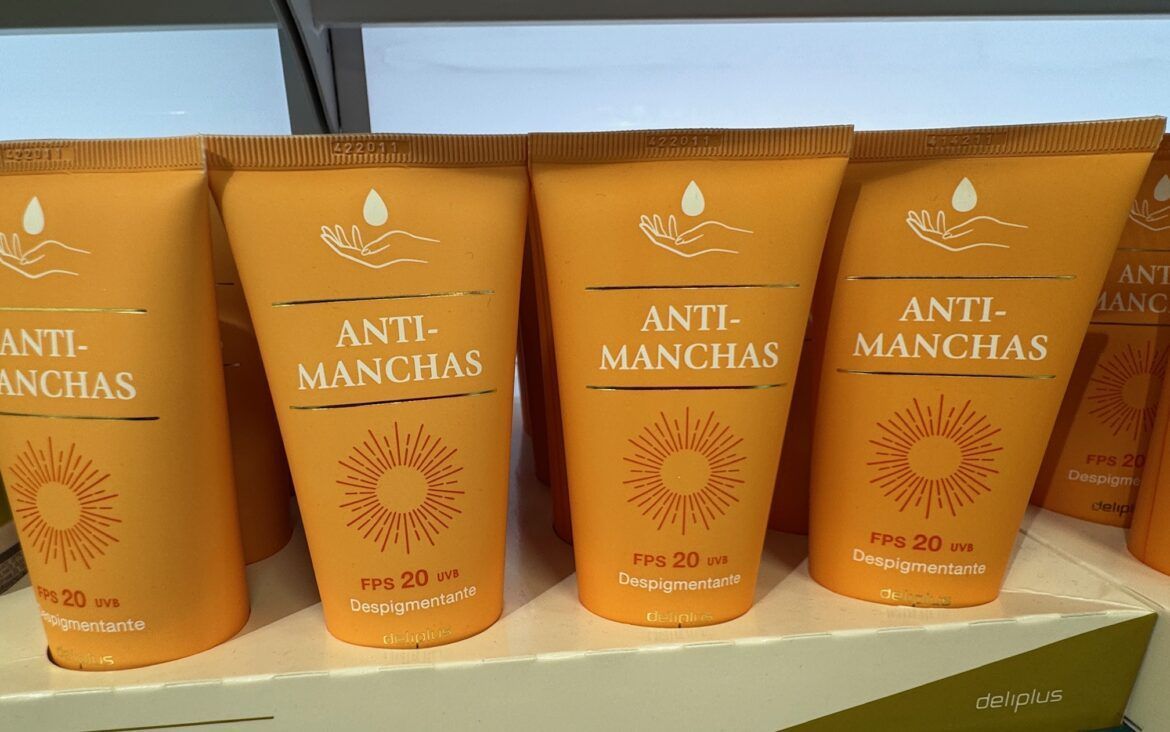 Esta es la crema de manos antimanchas Deliplus de Mercadona que cuenta con FPS20 que ayuda a prevenir el envejecimiento prematuro Esta es la crema de manos antimanchas Deliplus de Mercadona que cuenta con FPS20 que ayuda a prevenir el envejecimiento prematuro - Gastronomía y Moda