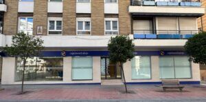 Cajalmendralejo amplia oficinas en Sevilla - Gastronomía y Moda