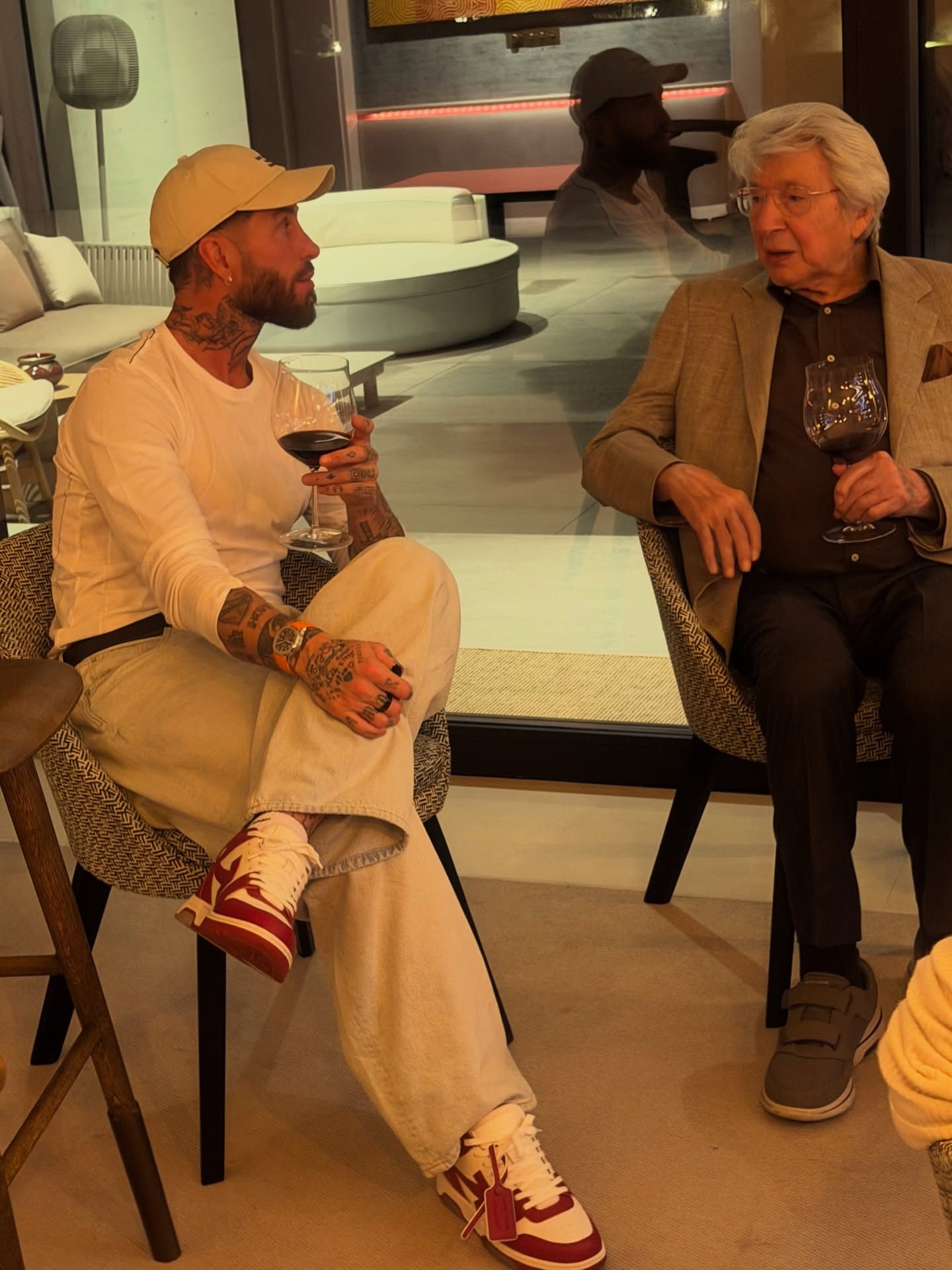 Sergio Ramos comparte una cena inolvidable con Manuel Alejandro, leyenda viva de la música española - Gastronomía y Moda
