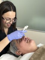 Pepelu Martínez apuesta por el Beauty Booster con Dermapen en Clínica Dorsia Sevilla Este - Gastronomía y Moda