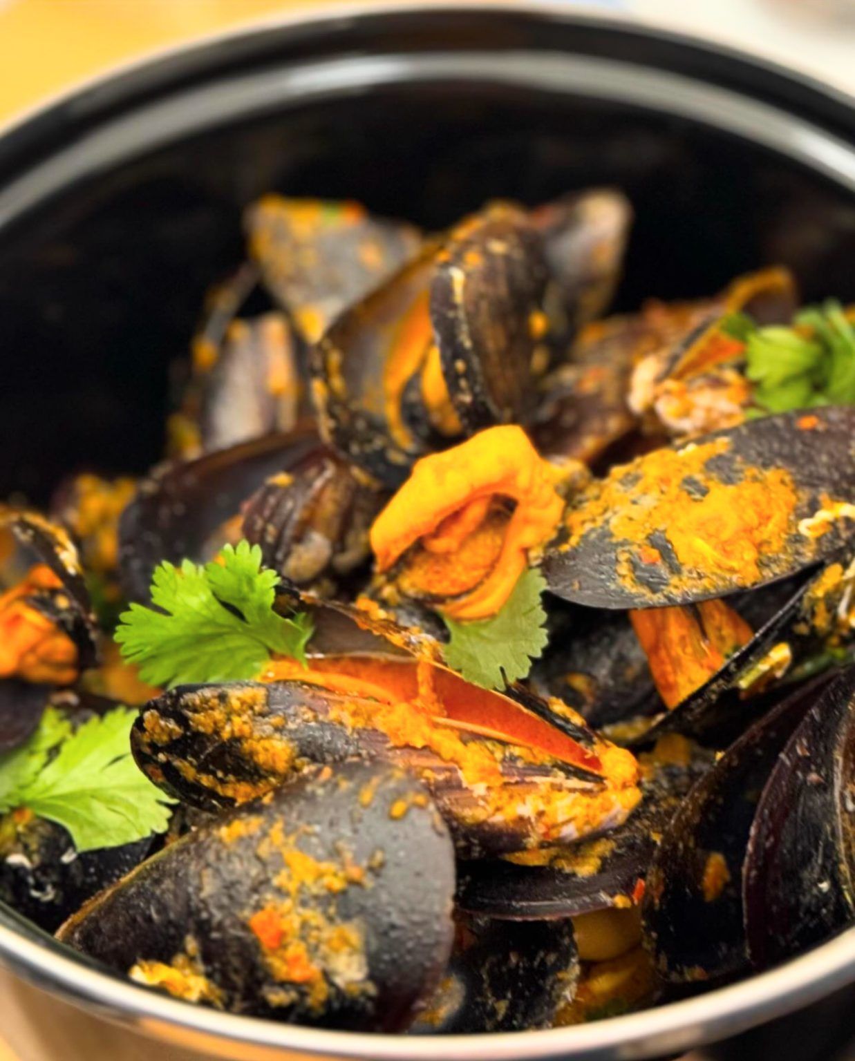 Charnela, una coqueta tabernita gastronómica en Madrid que nos conquista con su pasión por el mejillón Charnela, una coqueta tabernita gastronómica en Madrid que nos conquista con su pasión por el mejillón - Gastronomía y Moda