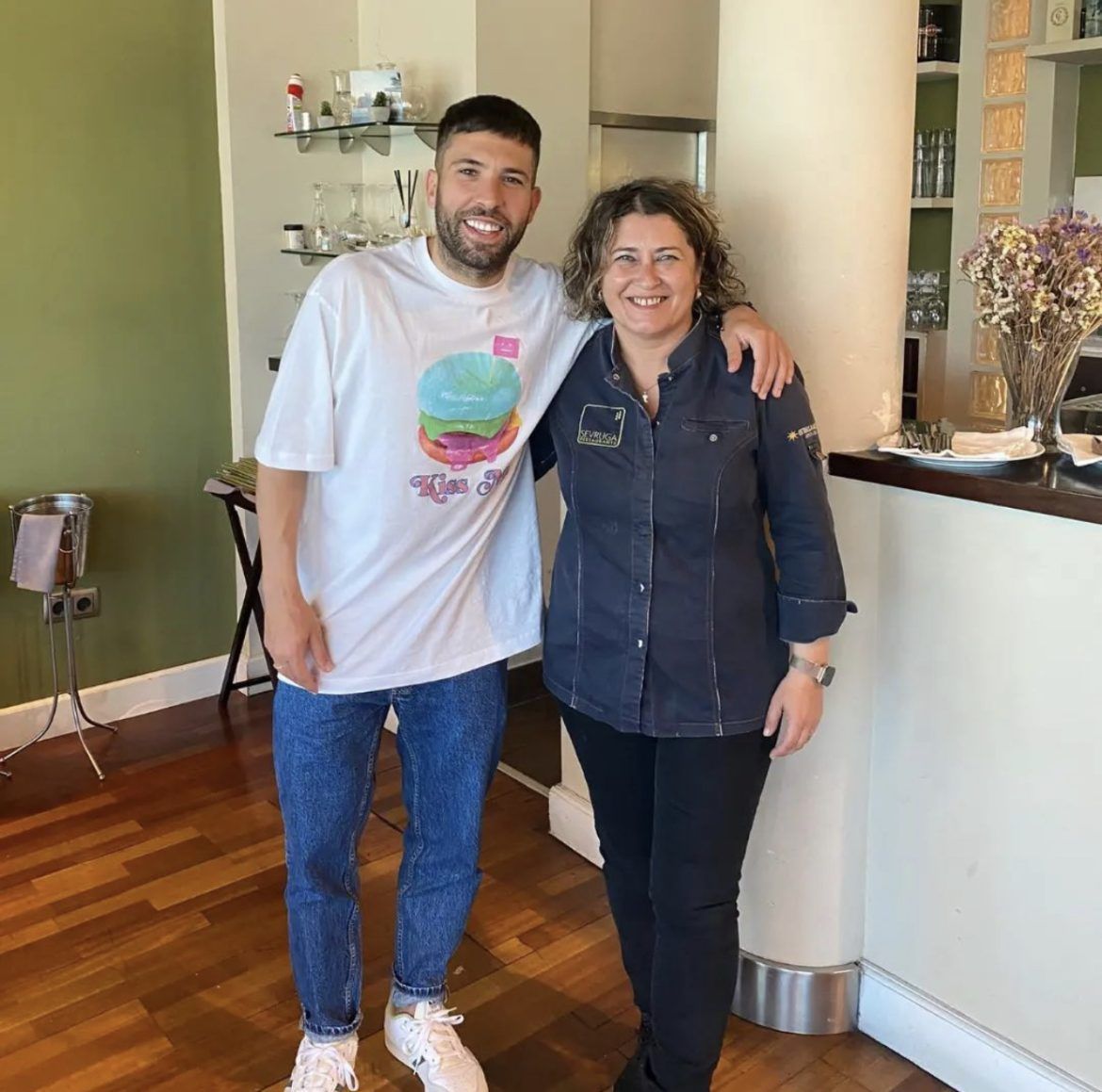 Jordi Alba disfruta de la gastronomía ribereña en el restaurante Sevruga - Gastronomía y Moda