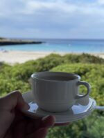 Desayunos, almuerzos y cenas con vistas privilegiadas al Mediterráneo en Fergus Style Carema Beach - Gastronomía y Moda