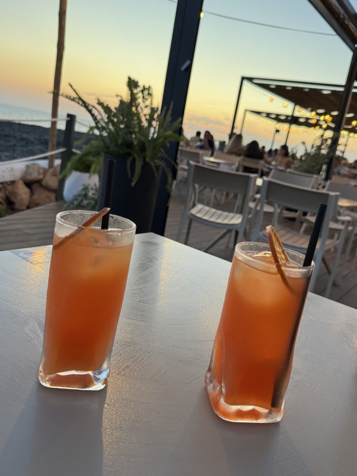 Brindar frente al Faro de Artrutx: una de las experiencias que no pueden faltar en Menorca Brindar frente al Faro de Artrutx: una de las experiencias que no pueden faltar en Menorca - Gastronomía y Moda