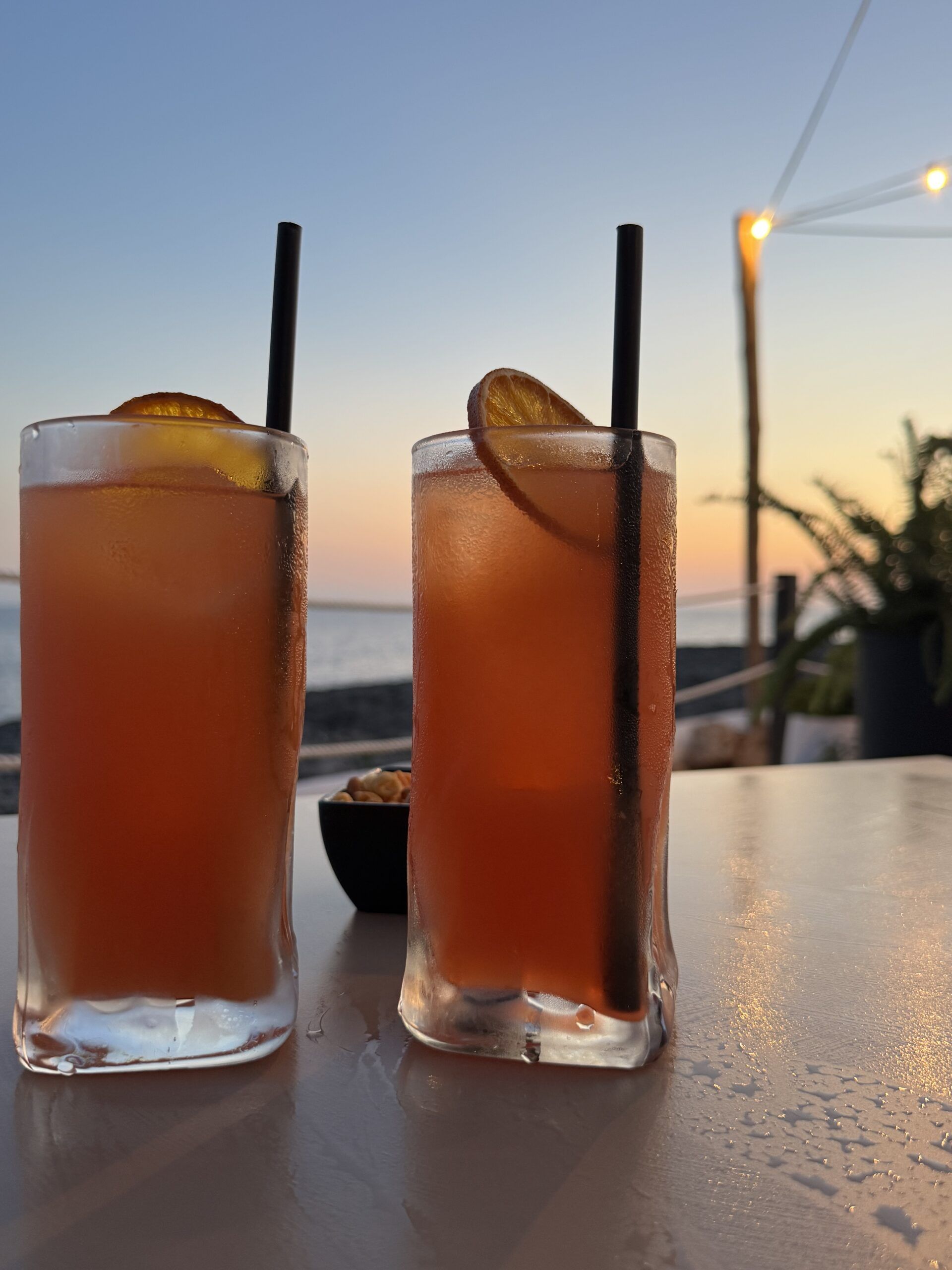 Brindar frente al Faro de Artrutx: una de las experiencias que no pueden faltar en Menorca - Gastronomía y Moda