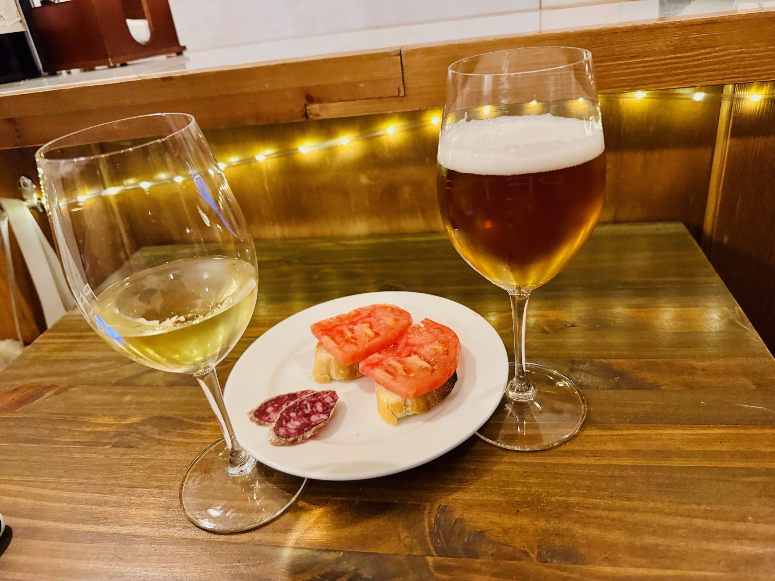 Petra, vinos, vermús y chacinas en una taberna con alma granadina - Gastronomía y Moda