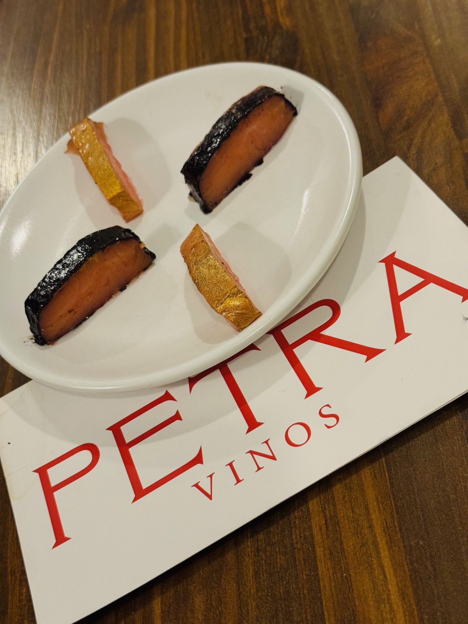 Petra, vinos, vermús y chacinas en una taberna con alma granadina