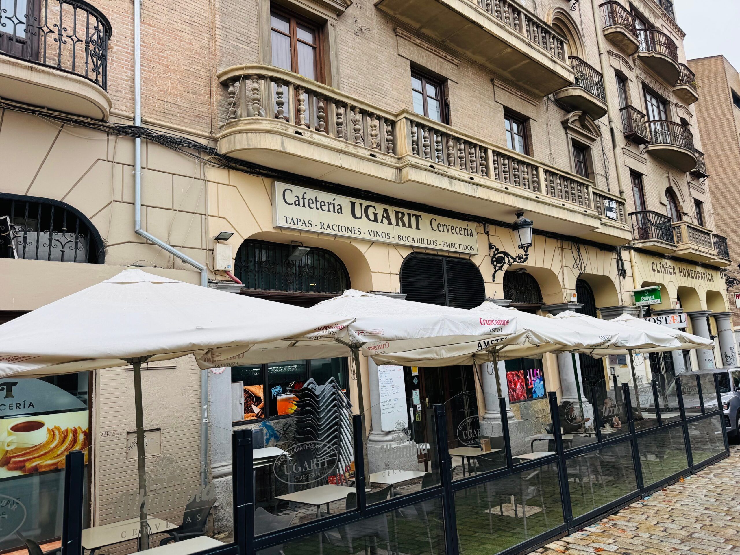 Desayunar en Cafetería Ugartit, tradición cotidiana en el corazón de Granada - Gastronomía y Moda