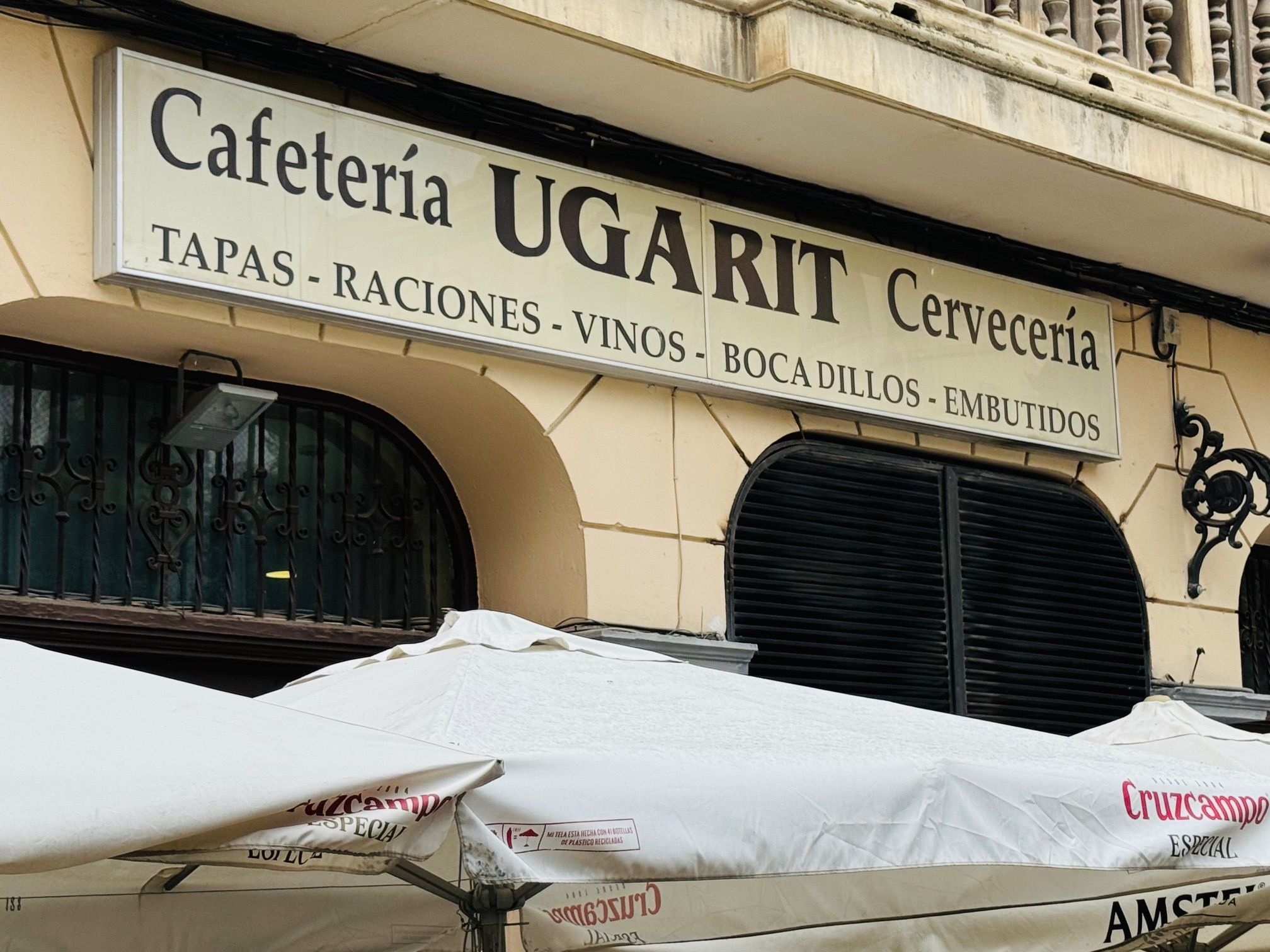 Desayunar en Cafetería Ugartit, tradición cotidiana en el corazón de Granada - Gastronomía y Moda