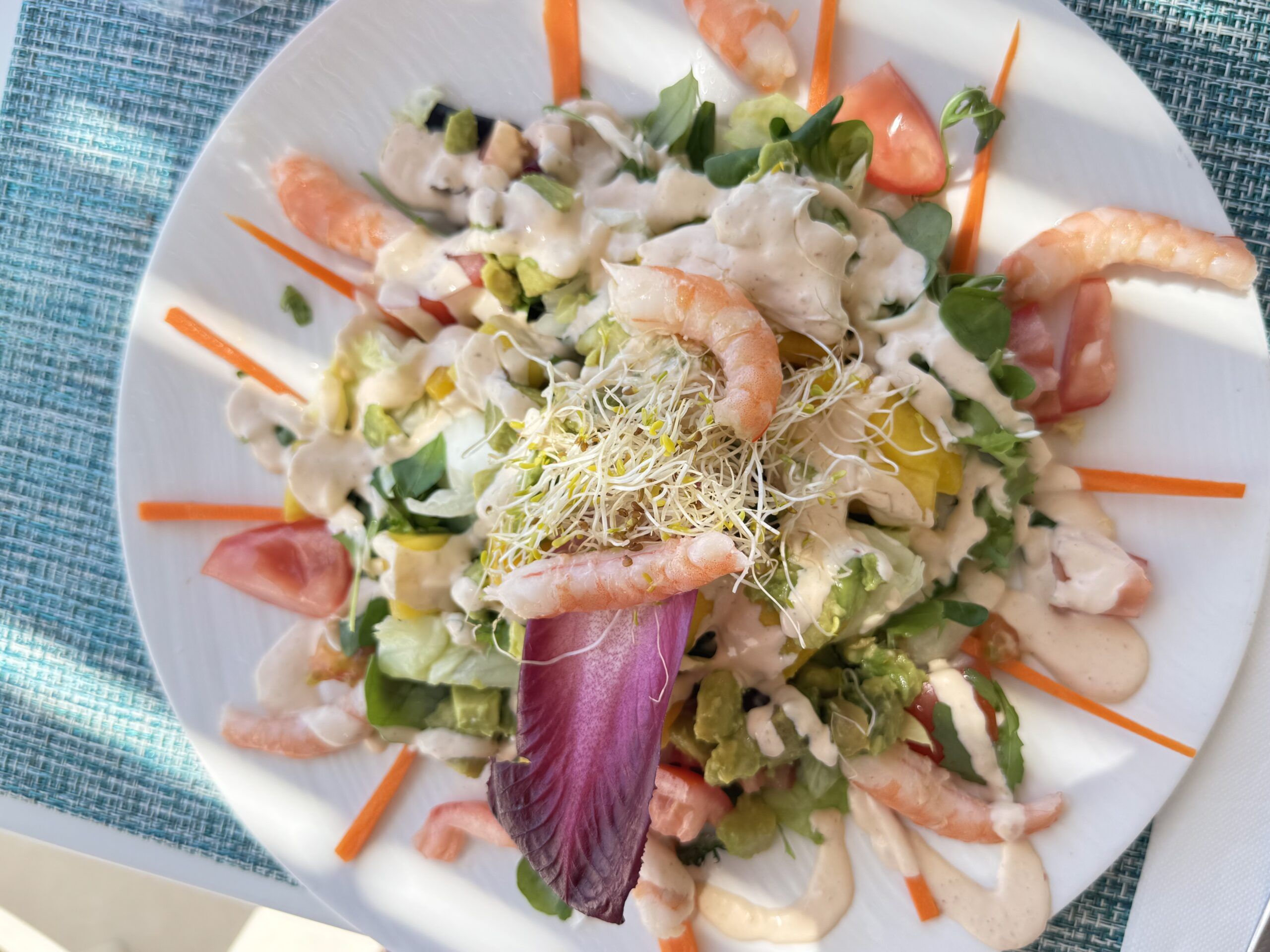 Desayunos, almuerzos y cenas con vistas privilegiadas al Mediterráneo en Fergus Style Carema Beach - Gastronomía y Moda