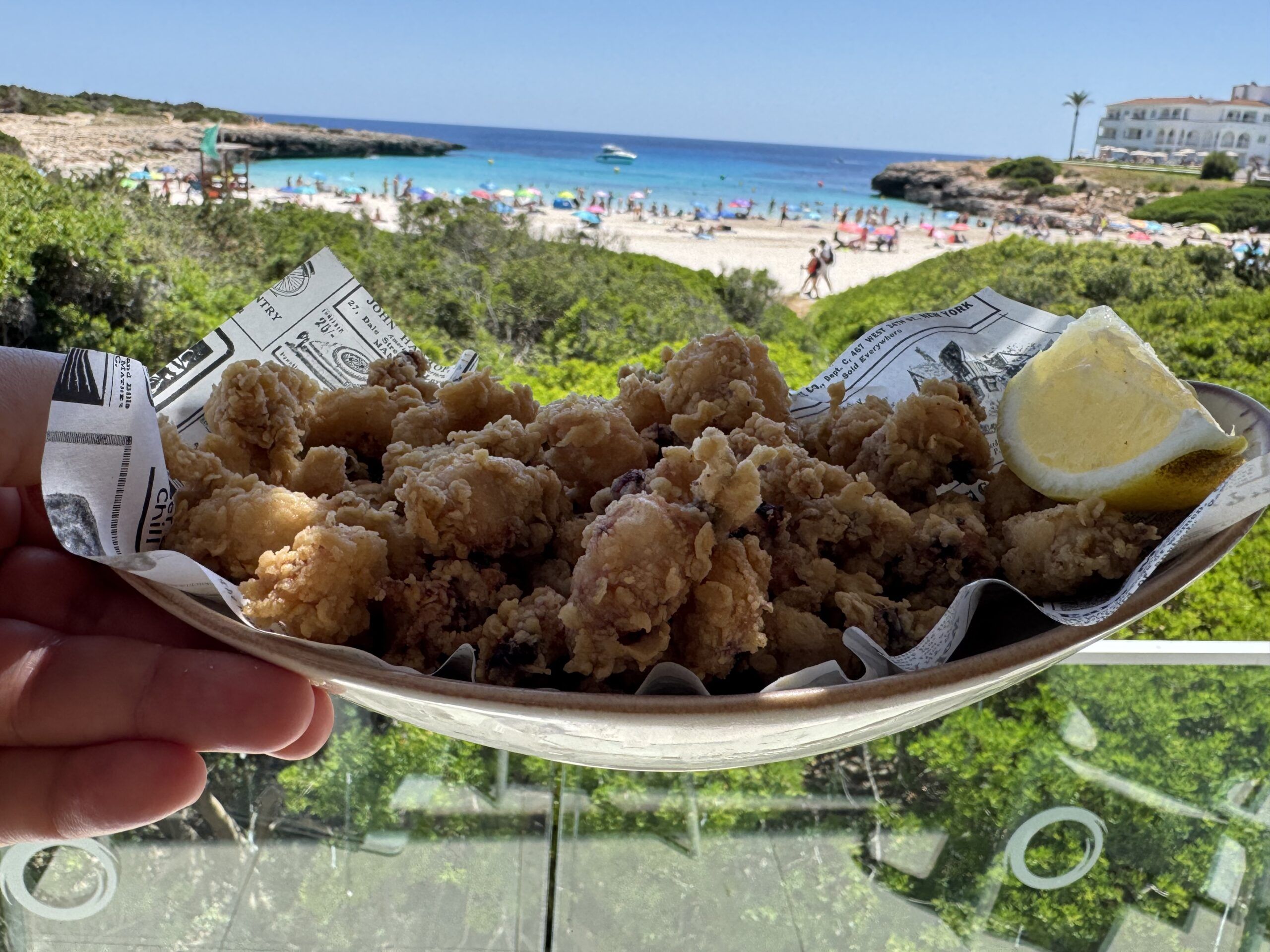 Desayunos, almuerzos y cenas con vistas privilegiadas al Mediterráneo en Fergus Style Carema Beach - Gastronomía y Moda