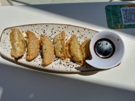 Desayunos, almuerzos y cenas con vistas privilegiadas al Mediterráneo en Fergus Style Carema Beach - Gastronomía y Moda