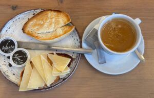 El desayuno del día en Sevilla: Infanta Sevilla Bar - Gastronomía y Moda