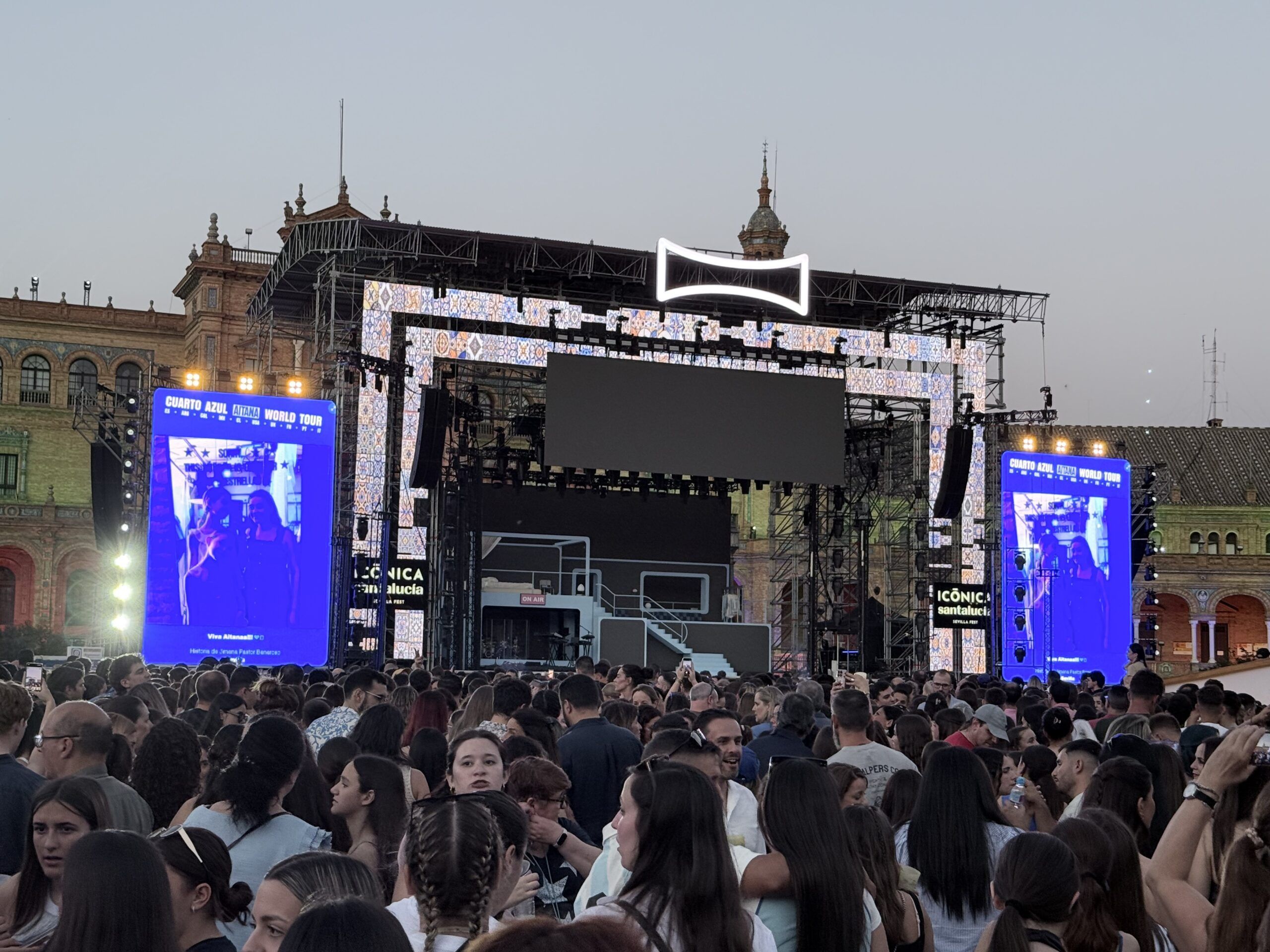 Aitana inaugura Icónica Santalucía Sevilla Fest confirmando que el pop español tiene una superestrella - Gastronomía y Moda