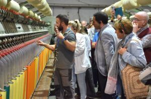 La Diputación de Cuenca colabora con la empresa moteña Wooldreamers para convertir los residuos de la lana en abono - Gastronomía y Moda