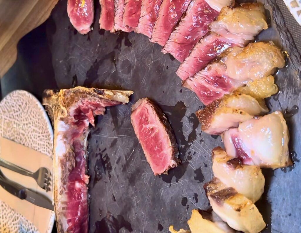 Lola Martín González descubre un asador imprescindible junto al Puente de Triana - Gastronomía y Moda