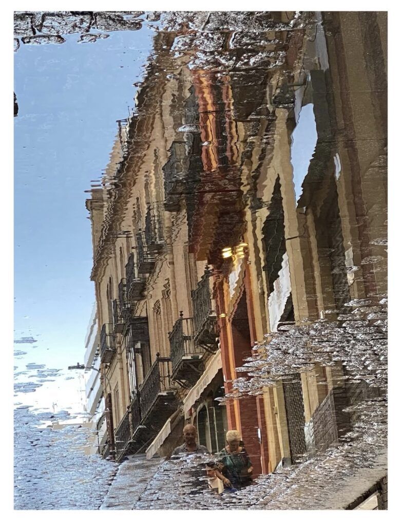 Sevilla al revés: la mirada poética de Cristina Gala que transforma la ciudad en reflejo - Gastronomía y Moda