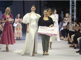 La diseñadora Auxiliadora Castellano, finalista en el Certamen de Diseñadores Noveles We Love Flamenco - Gastronomía y Moda