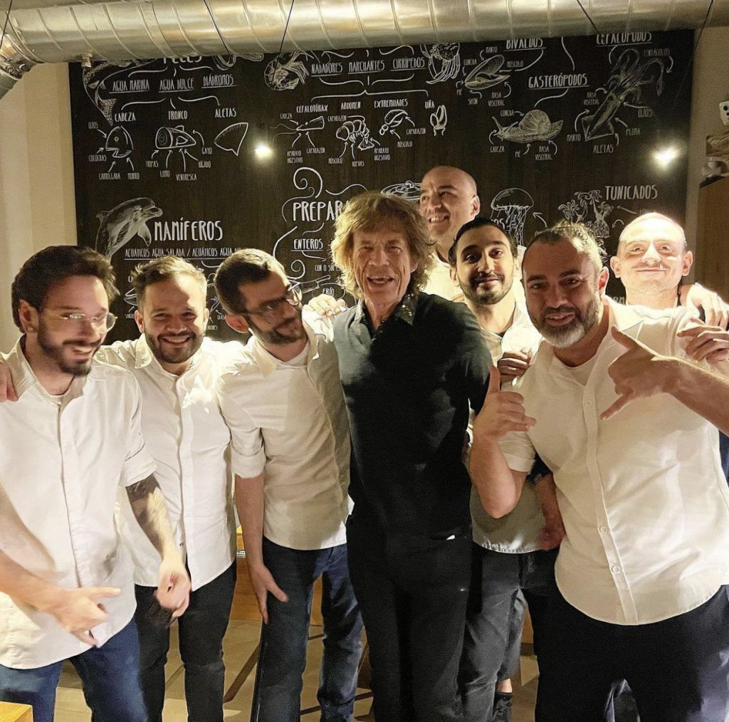 Mick Jagger se deja seducir una vez más por la cocina del chef de Alcalá de Guadaíra, Rafa Zafra - Gastronomía y Moda