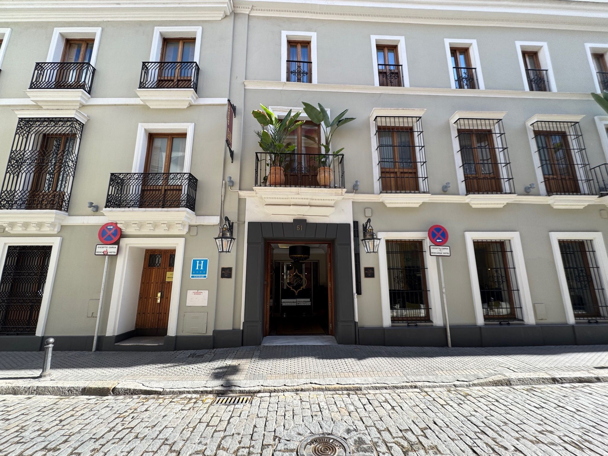 Gravina 51: Seleccionado por Guía Michelin entre los mejores hoteles de Sevilla - Gastronomía y Moda